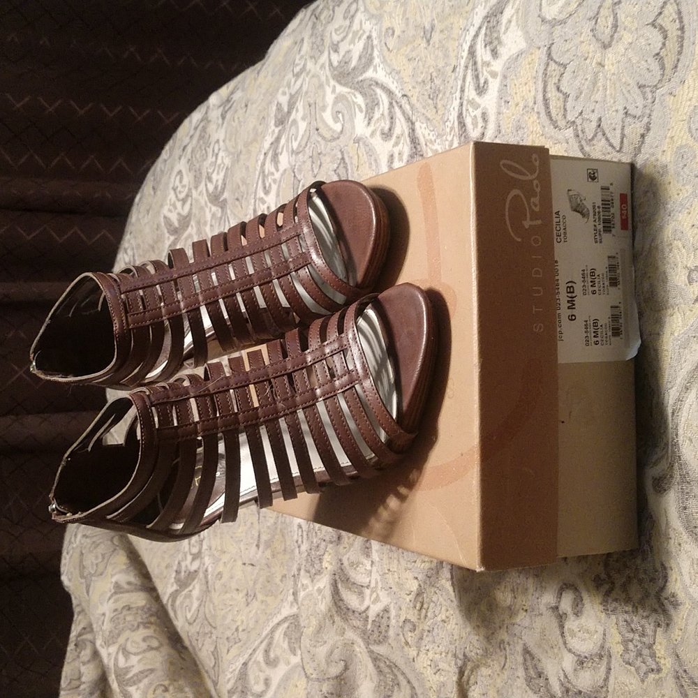 Women brown sandals